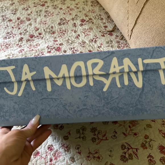 Nike - Picture 2 of 7